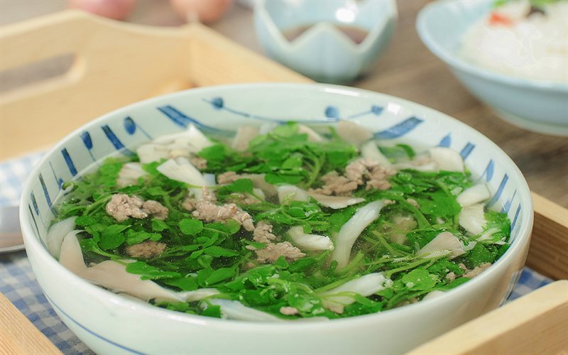 canh-xa-lach-xoong-thit-xay